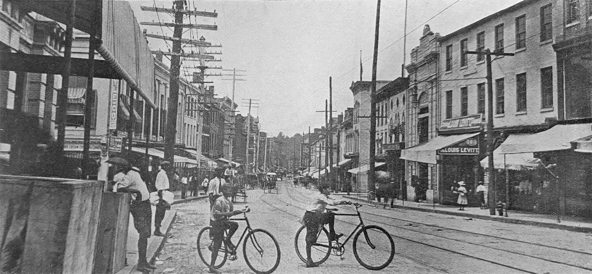 This photograph is a few buildings south of W. Tabb Street. Notice there were buildings along the east side of Sycamore Street in front of the courthouse. Just visible is the street that led up to it.